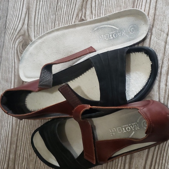 Naot 7 / 38 black and blown open toe Mary Jane flats loafers - Picture 6 of 6